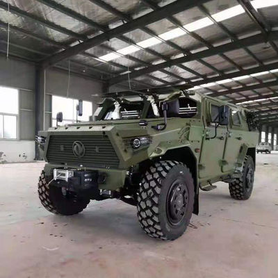 चीन डोंगफेंग ऑफ रोड मिलिट्री बुलेटप्रूफ कमांड व्हीकल 4x4 डीजल इंजन 300hp