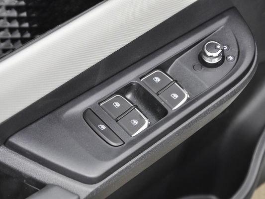 5 Kişilik Sedan Saf Elektrikli Arabalar 400KM Menzil 163PS Ön Sürüş ABS ESC