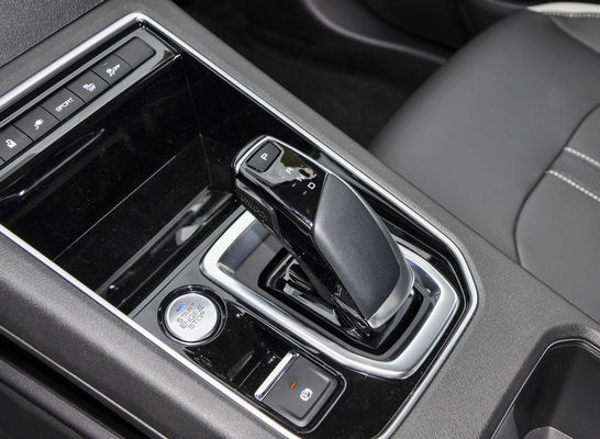 5 Kişilik Sedan Saf Elektrikli Arabalar 400KM Menzil 163PS Ön Sürüş ABS ESC