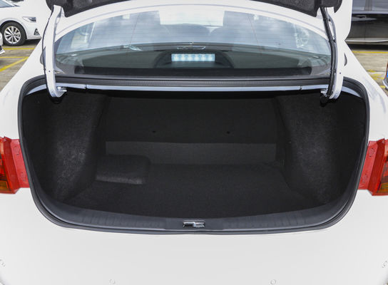 5 Kişilik Sedan Saf Elektrikli Arabalar 400KM Menzil 163PS Ön Sürüş ABS ESC