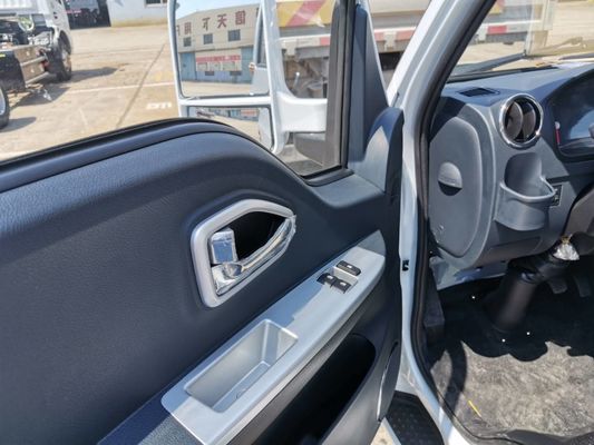 Dongfeng EEC 새로운 에너지 전기 트럭 2 좌석 66.8kwh 배터리 R15 타이어