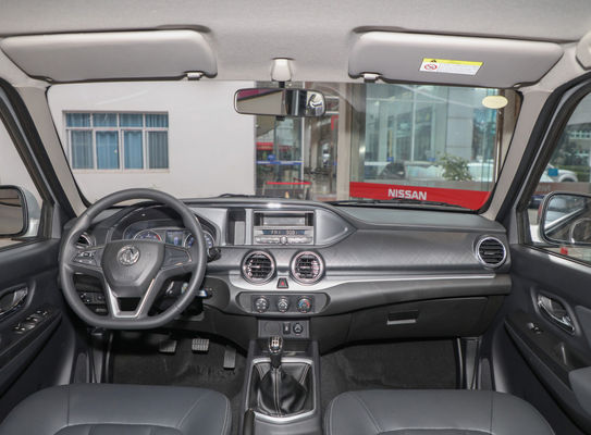 동풍 뒤쪽은 2WD 소형 트럭 디젤 엔진 165HP 2.4L YUCHAI 엔진을 운전합니다