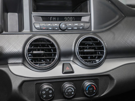 동풍 뒤쪽은 2WD 소형 트럭 디젤 엔진 165HP 2.4L YUCHAI 엔진을 운전합니다