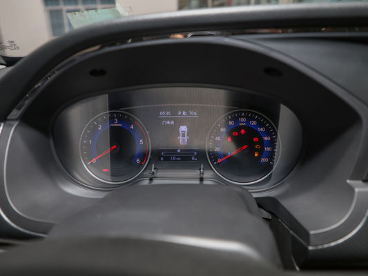 동풍 뒤쪽은 2WD 소형 트럭 디젤 엔진 165HP 2.4L YUCHAI 엔진을 운전합니다