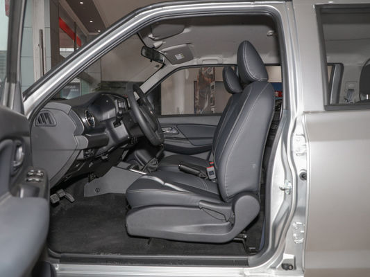 동풍 뒤쪽은 2WD 소형 트럭 디젤 엔진 165HP 2.4L YUCHAI 엔진을 운전합니다