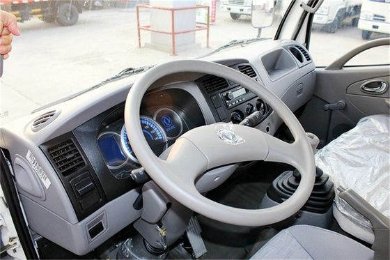 Kemudi Kiri Truk Kargo Diesel Power Light 4x2 5 Ton Kapasitas Pemuatan 245N.m