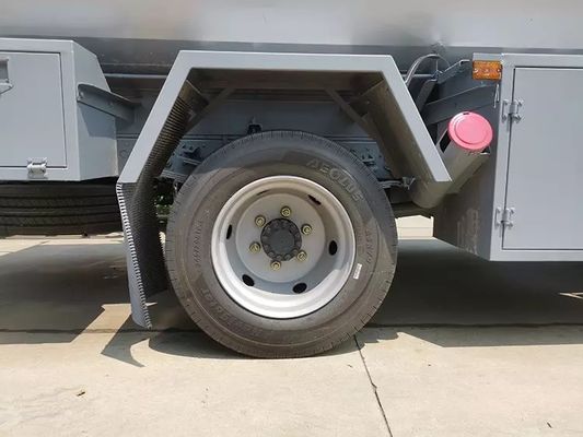 170 distancia entre ejes 3800m m de CBM del camión 8,5 del transporte del aceite del motor diesel de HP