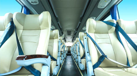 আরামদায়ক ট্যুরিস্ট ট্রাভেল কোচ বাস ইলেকট্রিক 256KM মাইলেজ লেদার সিট সহ