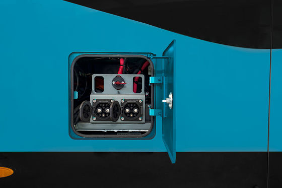 اتوبوس برقی لوکس 32 نفره 12 متری فاصله بین دو محور 6100 میلی متر مسافت 300 - 450 کیلومتر